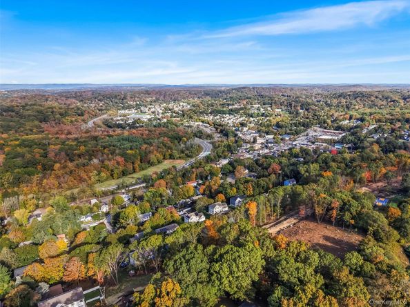 1 Stella Road, Thornwood NY 10594