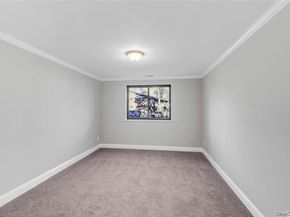 105 Newbrook Lane 105, Bay Shore NY 11706