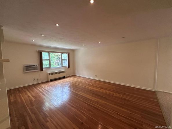 15-27 212 Street 198, Bayside NY 11360