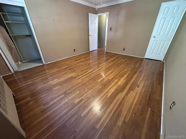 15-27 212 Street 198, Bayside NY 11360