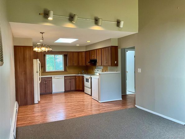 17 Rural Lane, Levittown NY 11756