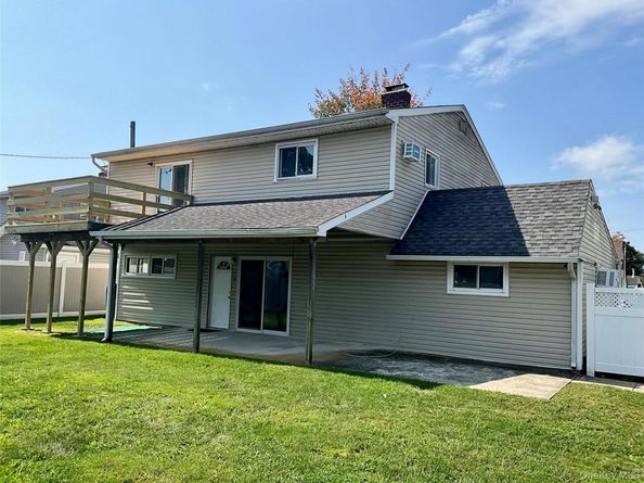 17 Rural Lane, Levittown NY 11756