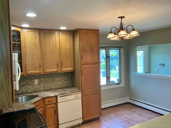 17 Rural Lane, Levittown NY 11756