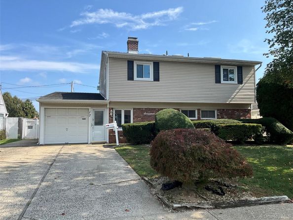 17 Rural Lane, Levittown NY 11756