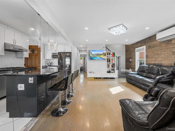 48-05 186th St., Fresh Meadows NY 11365