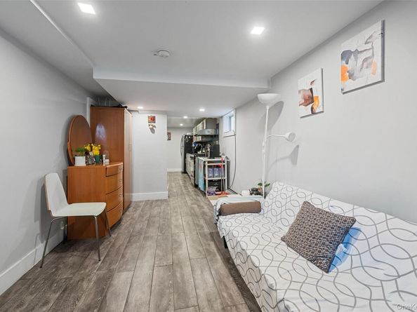 48-05 186th St., Fresh Meadows NY 11365