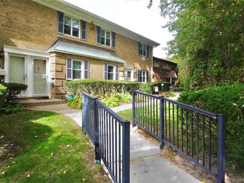 6 Glen Hollow Drive
