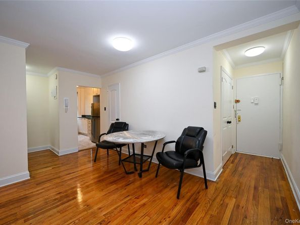 222-89 Braddock Avenue 2E, Bellerose NY 11428