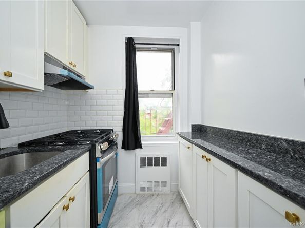 222-89 Braddock Avenue 2E, Bellerose NY 11428