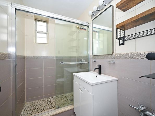 222-89 Braddock Avenue 2E, Bellerose NY 11428