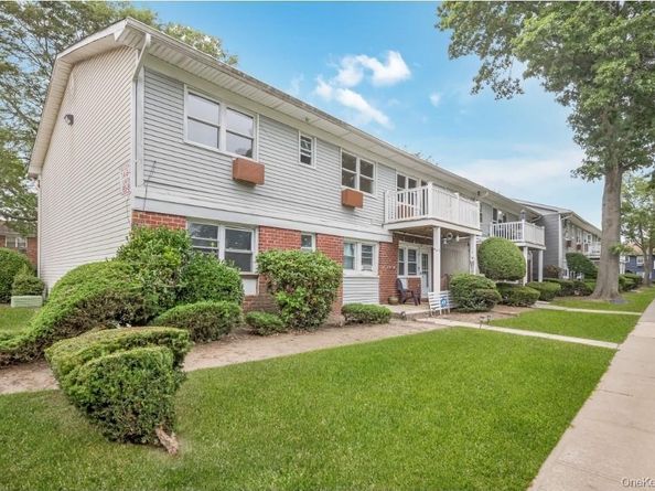 7A Hemlock Drive 65, Bay Shore NY 11706