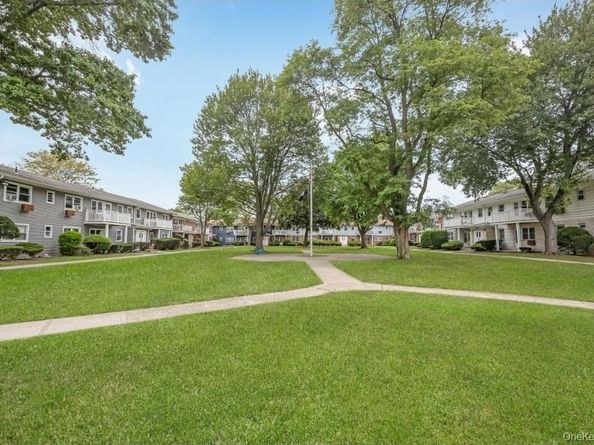 7A Hemlock Drive 65, Bay Shore NY 11706