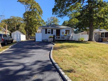 139 Pine Neck Avenue