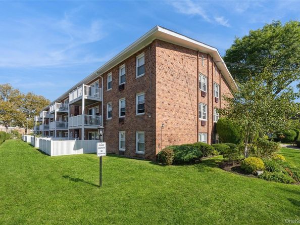 61 Maine Avenue D14, Rockville Centre NY 11570