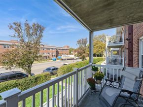 61 Maine Avenue D14, Rockville Centre NY 11570