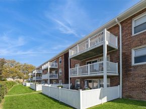61 Maine Avenue D14, Rockville Centre NY 11570