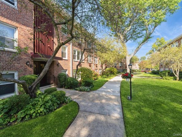 61 Maine Avenue D14, Rockville Centre NY 11570