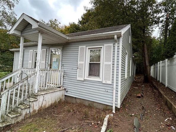 21 Newfoundland Avenue, Huntington NY 11743