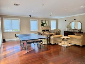17 Livingston Avenue, Jericho NY 11753