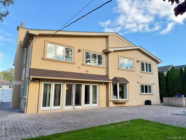 17 Livingston Avenue, Jericho NY 11753