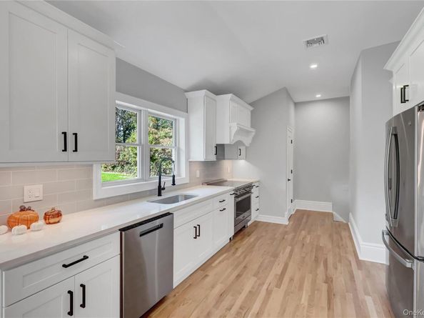9 Susan Lane, Dix Hills NY 11746