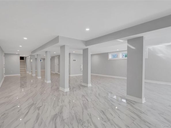 9 Susan Lane, Dix Hills NY 11746