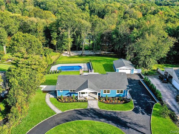 9 Susan Lane, Dix Hills NY 11746