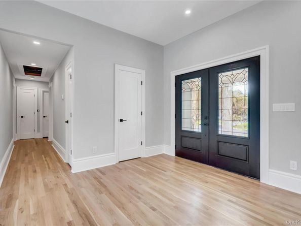 9 Susan Lane, Dix Hills NY 11746