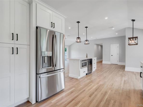 9 Susan Lane, Dix Hills NY 11746