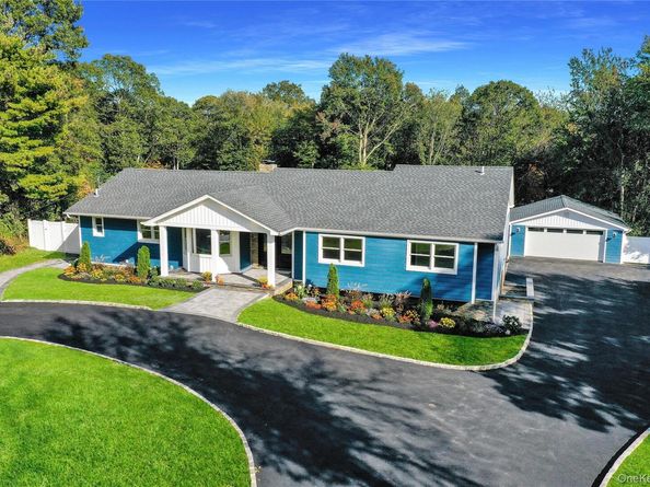9 Susan Lane, Dix Hills NY 11746