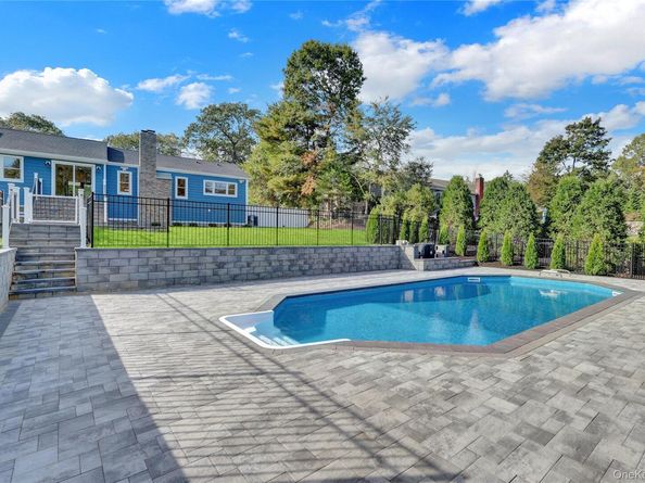 9 Susan Lane, Dix Hills NY 11746
