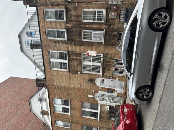 712 E 211th Street, Bronx NY 10467
