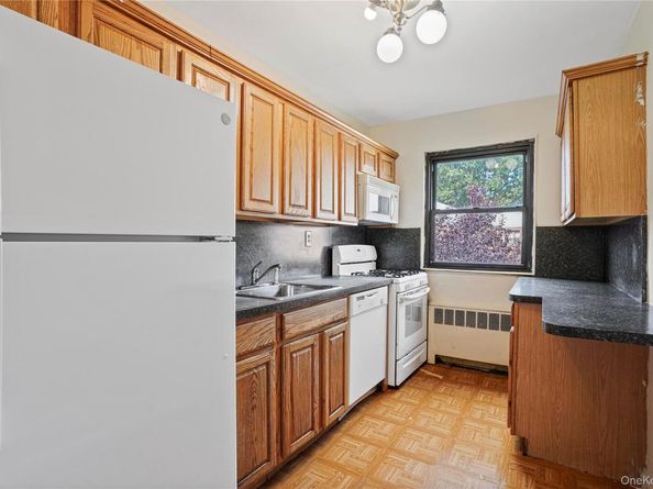 90-55 Shore Parkway 68, Howard Beach NY 11414
