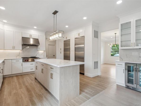 15 Lorraine Street, Syosset NY 11791