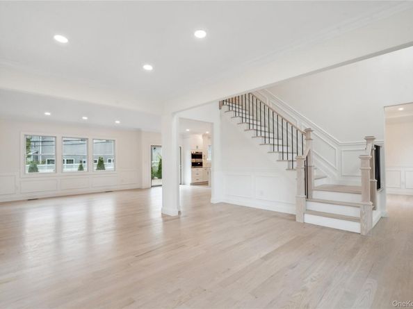 15 Lorraine Street, Syosset NY 11791