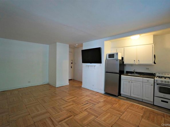 7281 113th Street 2B, Forest Hills NY 11375