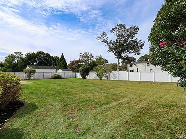 36 Torrey Pine Lane, Medford NY 11763
