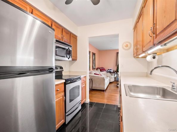 78 Cambridge Drive W, Copiague NY 11726