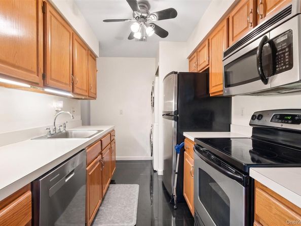 78 Cambridge Drive W, Copiague NY 11726