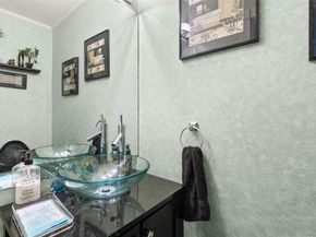 78 Cambridge Drive W, Copiague NY 11726
