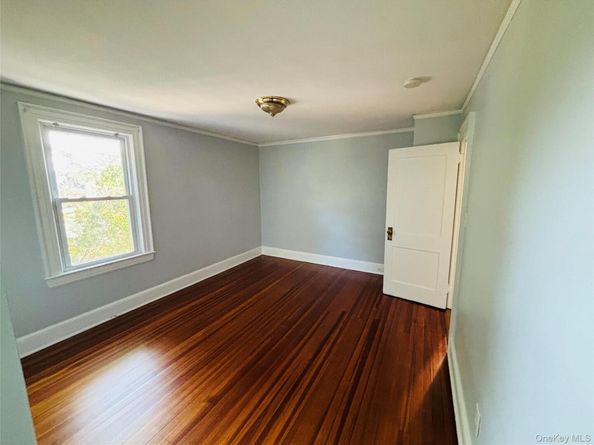 19 Ellwood Street, Glen Cove NY 11542
