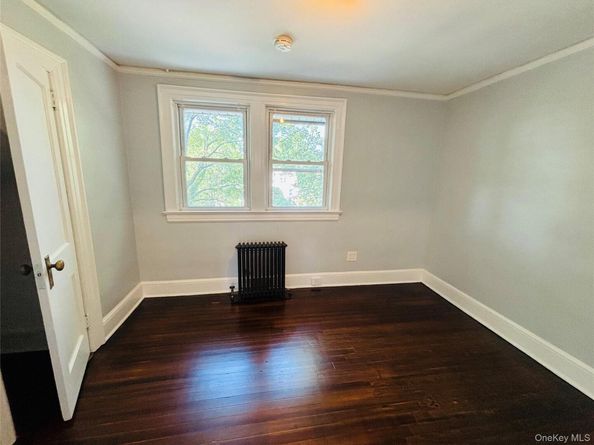 19 Ellwood Street, Glen Cove NY 11542