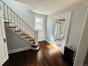 19 Ellwood Street, Glen Cove NY 11542