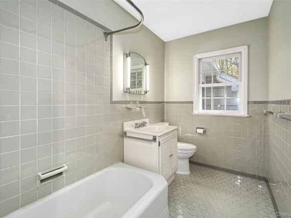 71 Commodore Road, Chappaqua NY 10514