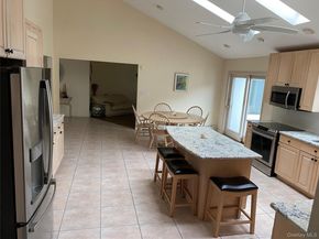 6 Twilight Court, Melville NY 11747