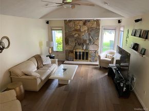 6 Twilight Court, Melville NY 11747