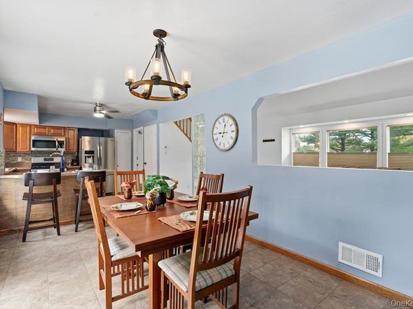 10 Riverdale Avenue, Oakdale NY 11769