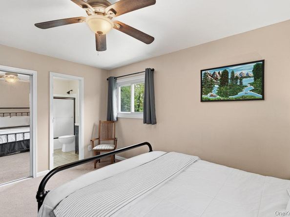 10 Riverdale Avenue, Oakdale NY 11769