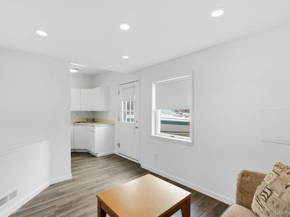 10 Riverdale Avenue, Oakdale NY 11769