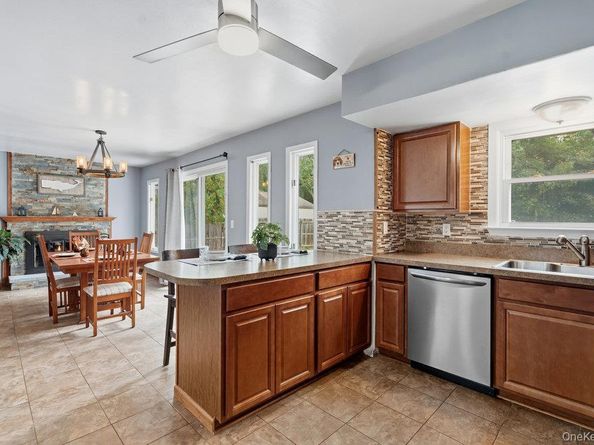 10 Riverdale Avenue, Oakdale NY 11769